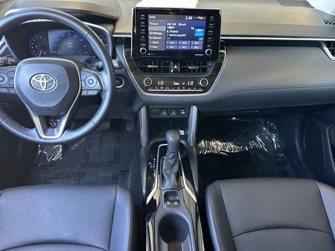 Certified 2022 Toyota Corolla Cross XLE FWD image 17