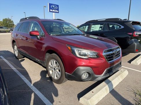 Used 2019 Subaru Outback 2.5i Premium image 2