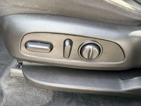 Used 2021 Chevrolet Traverse LT image 9