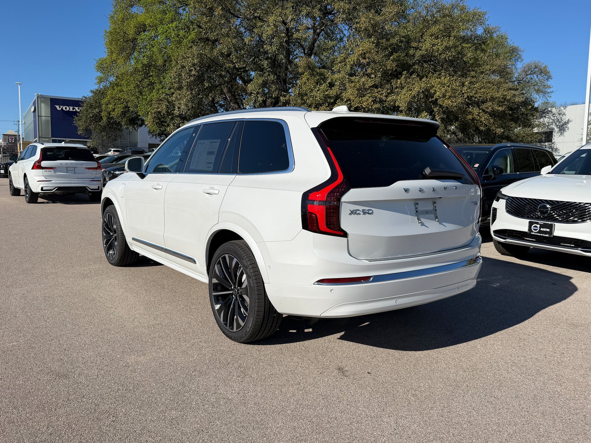New 2026 Volvo XC90 T8 Plus w/ Protection Package Premier AWD/4WD image 4
