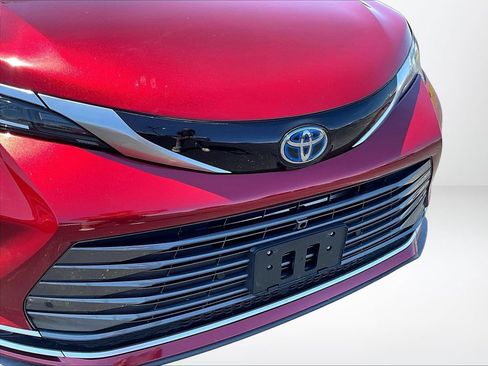 Used 2021 Toyota Sienna XLE w/ XLE Plus Package FWD image 29