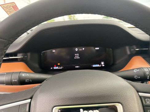 Used 2025 Jeep Compass Limited w/ Elite Group AWD/4WD image 27