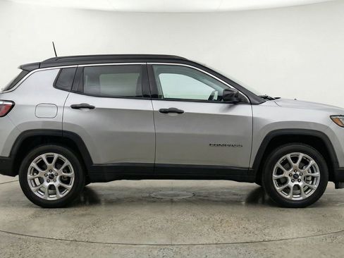Used 2025 Jeep Compass Limited AWD/4WD image 8