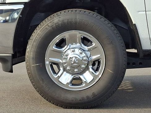 Used 2024 RAM 2500 Tradesman w/ Chrome Appearance Group image 8