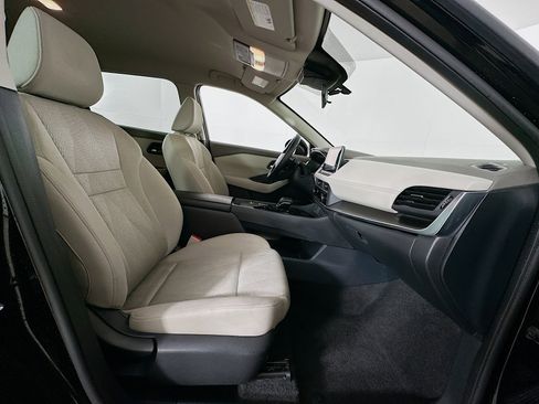 Used 2025 Nissan Rogue SV image 30