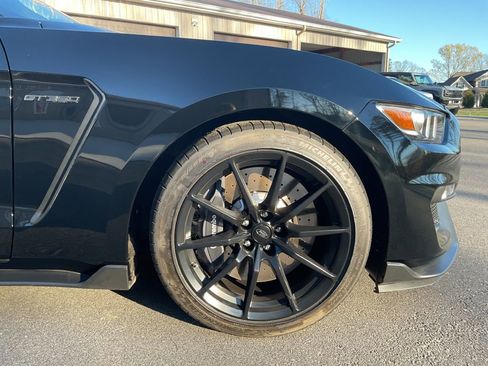Used 2016 Ford Mustang Shelby GT350 w/ Track Package RWD image 21