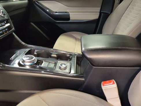 Used 2020 Ford Explorer XLT w/ Class III Trailer Tow Package AWD/4WD image 26