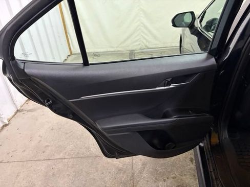 Used 2018 Toyota Camry SE w/ Moonroof Package FWD image 17