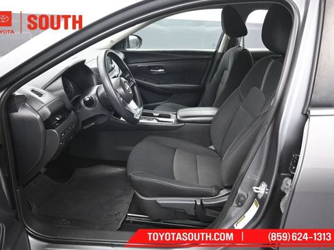 Used 2024 Nissan Sentra SV FWD image 9