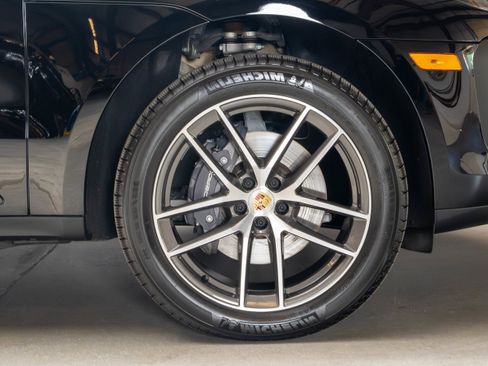 Certified 2026 Porsche Macan AWD/4WD image 19