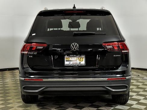 Certified 2022 Volkswagen Tiguan SE image 5