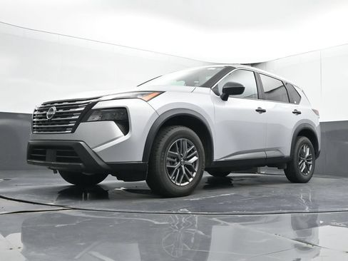 Used 2024 Nissan Rogue S FWD image 46