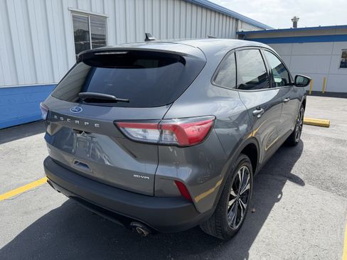 Used 2022 Ford Escape SE w/ SE Sport Appearance Package AWD/4WD image 3