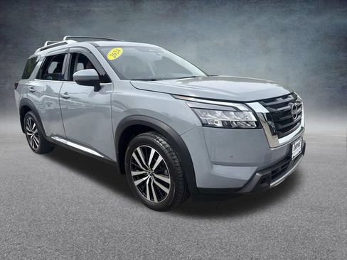 Used 2024 Nissan Pathfinder Platinum w/ Cargo Package AWD/4WD image 4