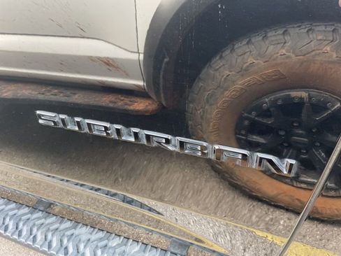 Used 2022 Chevrolet Suburban Z71 w/ Luxury Package image 7