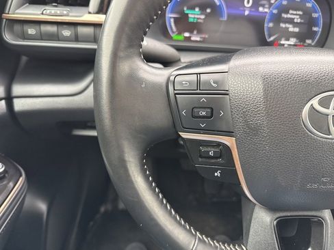 Used 2024 Toyota Crown image 12