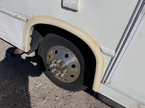 Used 2002 Ford E-350 and Econoline 350 Super Duty image 4