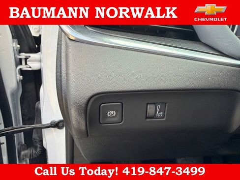 Used 2024 Buick Enclave Essence w/ Sport Touring Edition FWD image 20