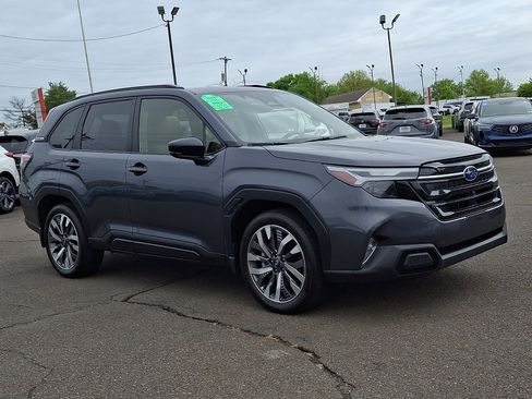 Used 2025 Subaru Forester Touring AWD/4WD image 3