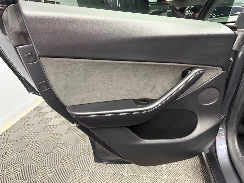 Used 2020 Tesla Model Y Long Range AWD/4WD image 38