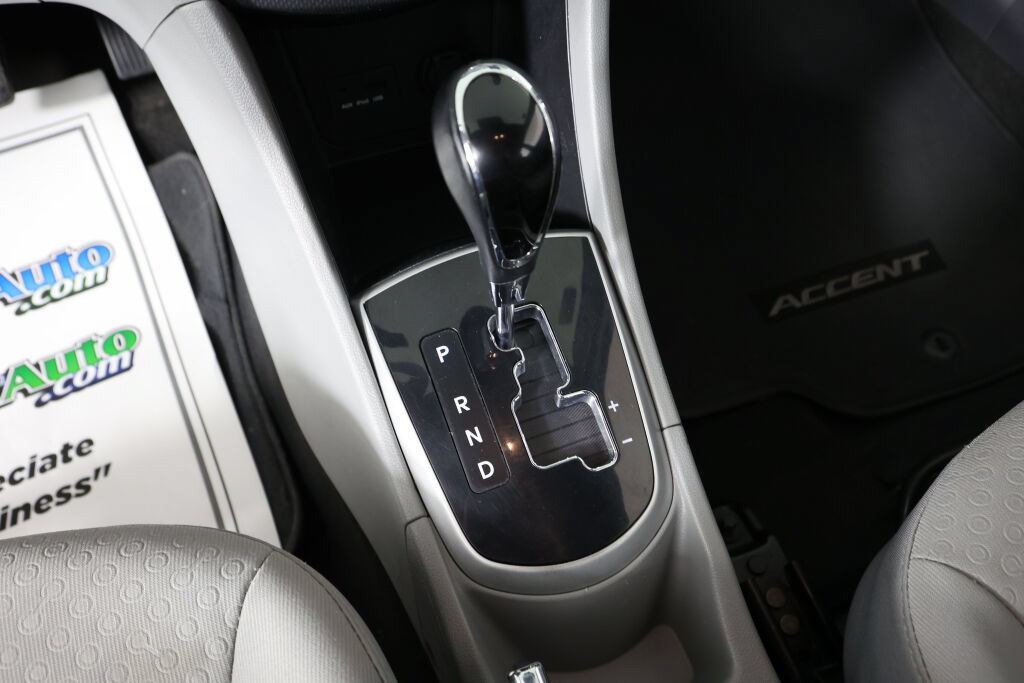 Used 2012 Hyundai Accent SE FWD image 37