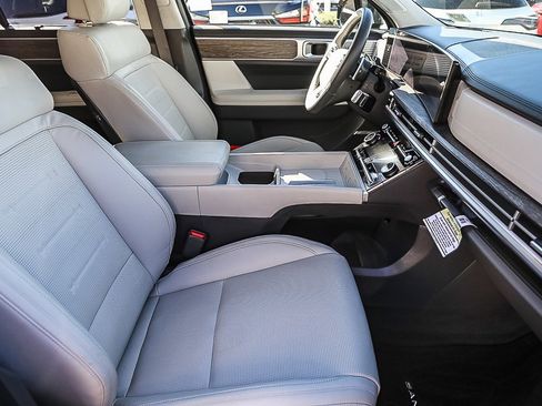 Used 2024 Hyundai Santa Fe Calligraphy image 16