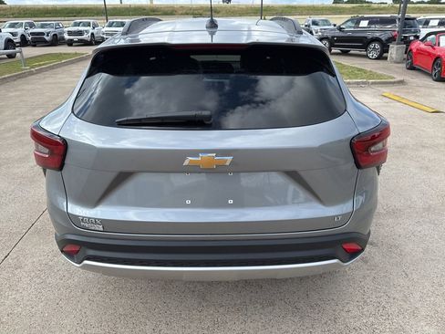Used 2026 Chevrolet Trax LT FWD image 9