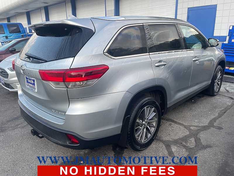 Used 2019 Toyota Highlander XLE w/ Carpet Mat Package (TMS) AWD/4WD image 4