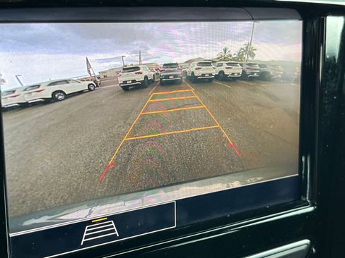 Used 2023 Chevrolet Traverse LT FWD image 23