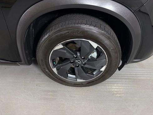 Used 2024 Nissan Rogue SV FWD image 11