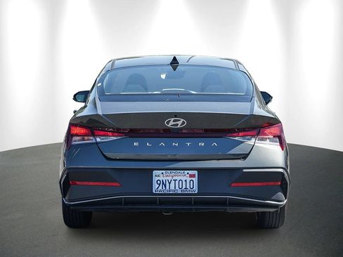 Used 2024 Hyundai Elantra SE FWD image 5