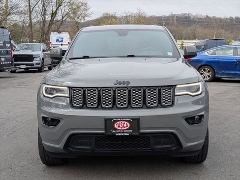 Certified 2022 Jeep Grand Cherokee Laredo X AWD/4WD image 11