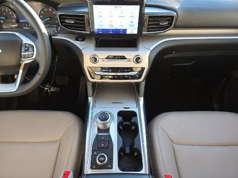 Used 2024 Ford Explorer XLT w/ Equipment Group 202A image 11