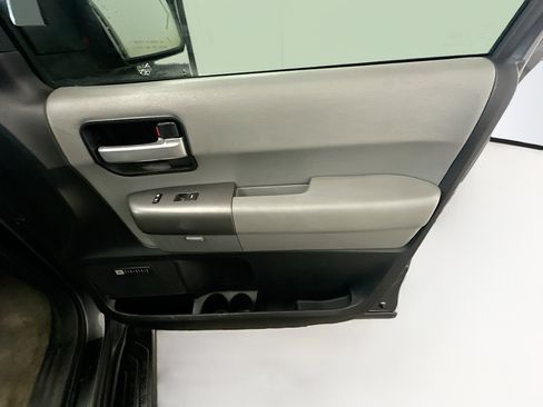 Used 2011 Toyota Sequoia Limited AWD/4WD image 35