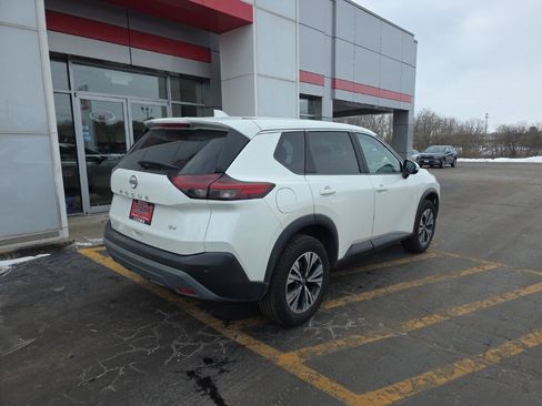 Used 2023 Nissan Rogue SV image 3