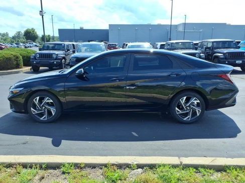 Used 2025 Hyundai Elantra Sport FWD image 4