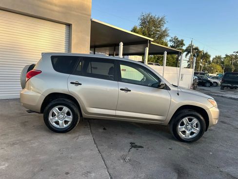 Used 2007 Toyota RAV4 Sport Utility 4D image 2