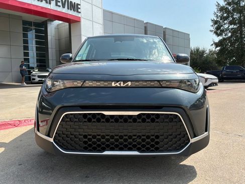 Used 2025 Kia Soul LX w/ LX Technology Package FWD image 3