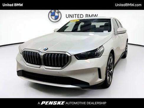 Used 2026 BMW 530i RWD image 1