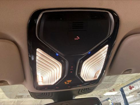 Used 2022 BMW 740i 740i w/ Luxury Rear Seating Package image 36