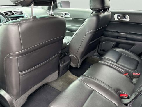 Used 2013 Ford Explorer XLT image 16