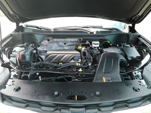 Used 2025 Chevrolet Trax LT FWD image 4