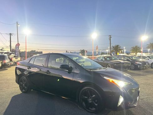 Used 2016 Toyota Prius Four Touring FWD image 12