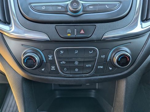 Used 2022 Chevrolet Equinox LT image 24