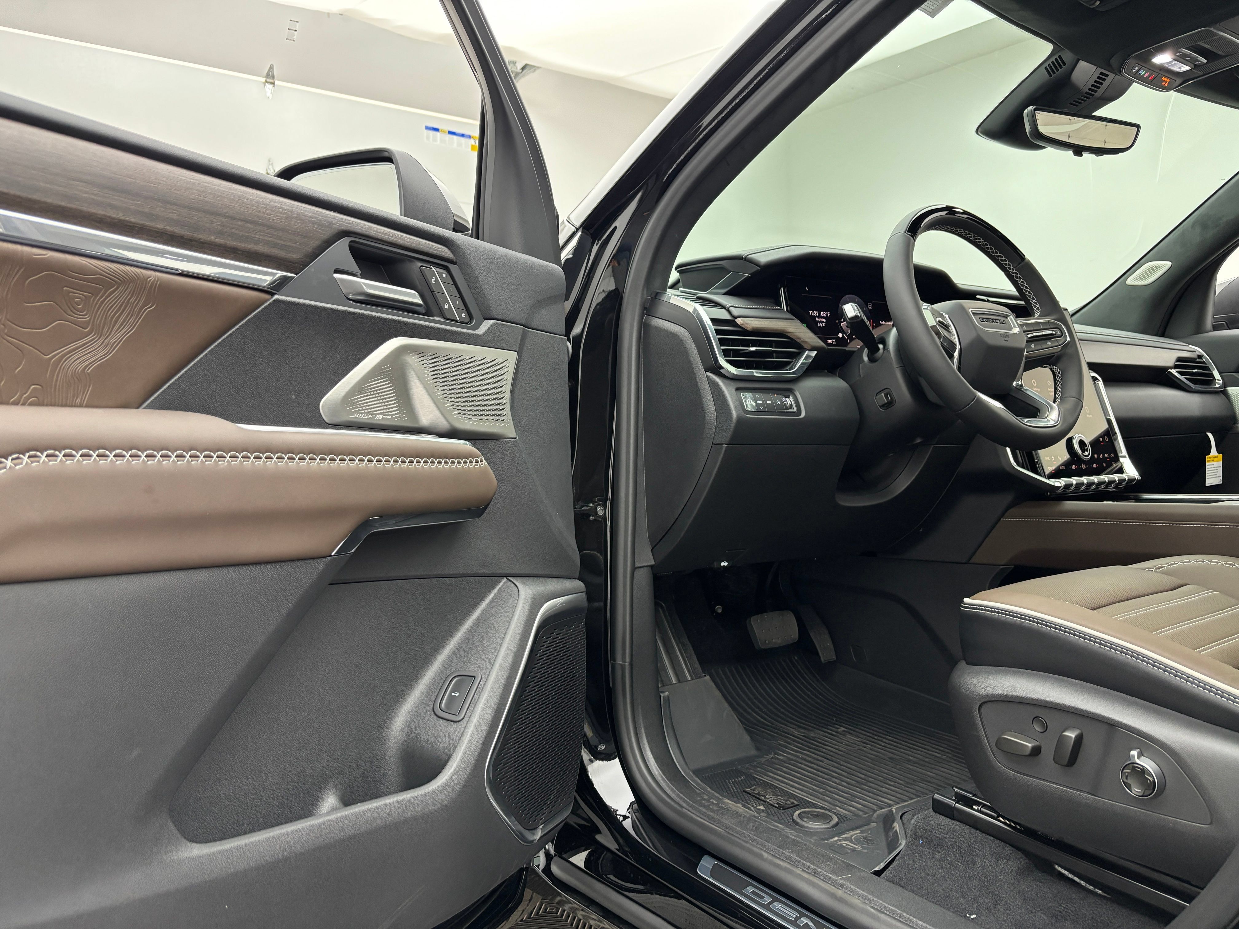 New 2026 GMC Acadia Denali Ultimate w/ LPO, Floor Liner Package AWD/4WD image 20
