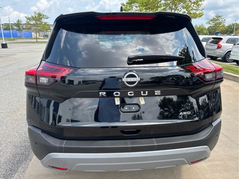 Used 2023 Nissan Rogue S AWD/4WD image 9