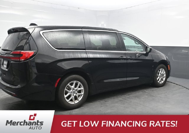 Used 2025 Chrysler Pacifica Select FWD image 8