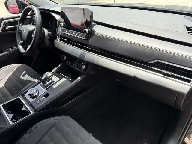 Used 2023 Mitsubishi Outlander SE FWD image 10