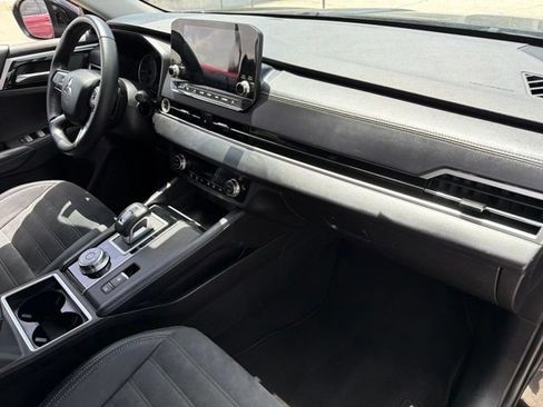 Used 2023 Mitsubishi Outlander SE FWD image 10