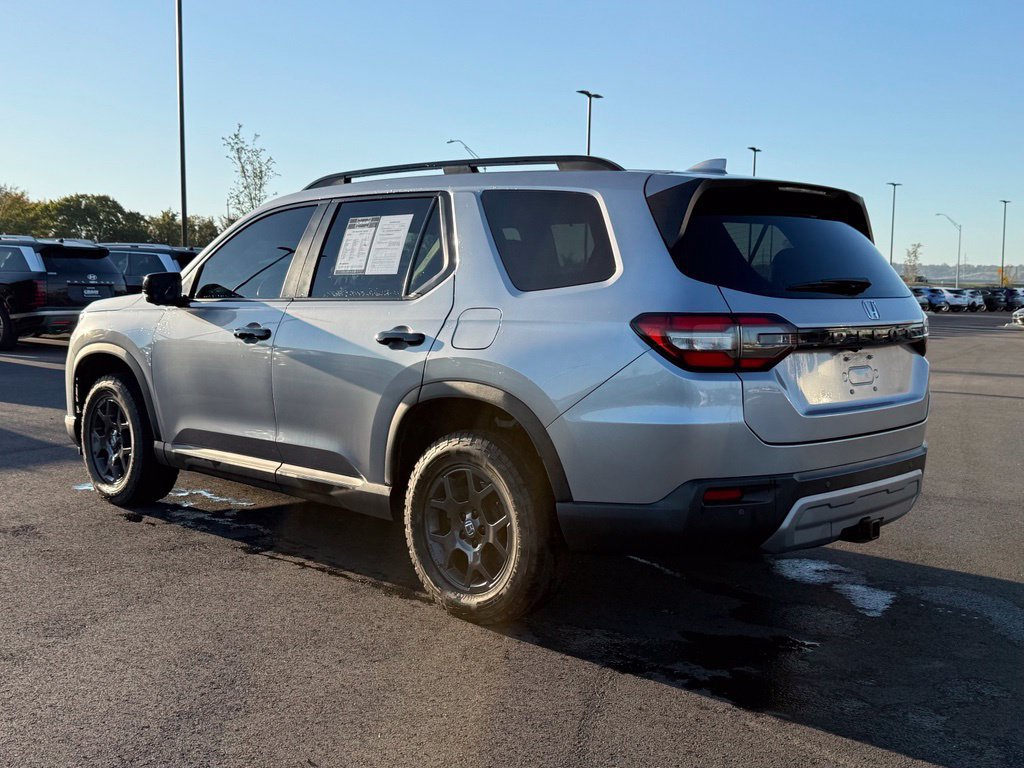 Used 2025 Honda Pilot TrailSport image 8